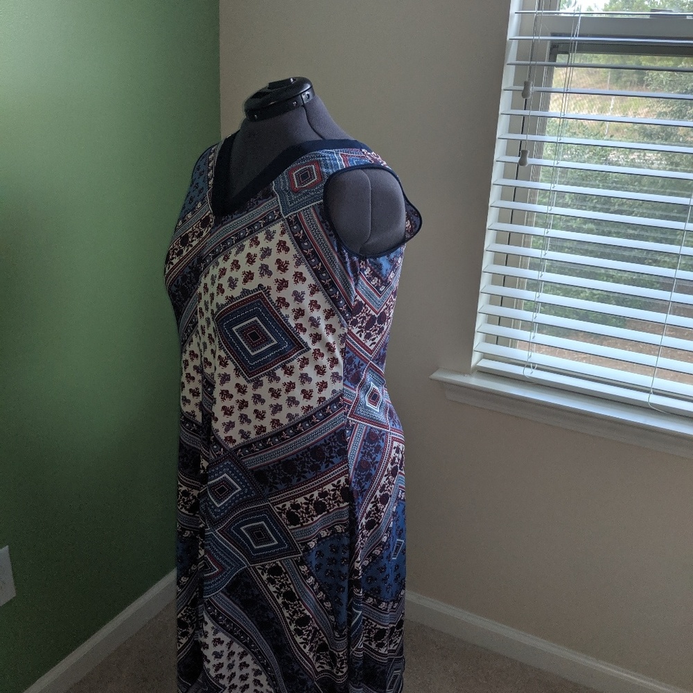 Dress - Picture 2 of 3